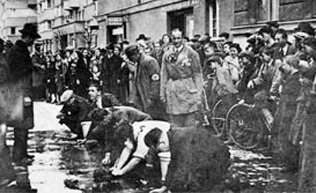 Vienna Jews forced to clean pavements 1938
